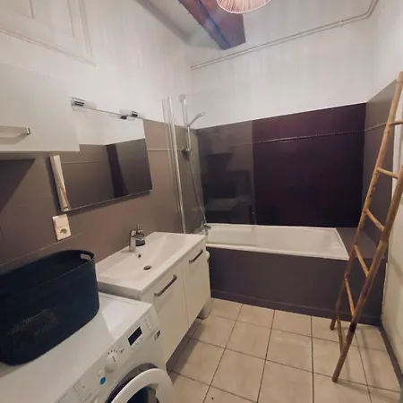 Bright For 4 In Downtown